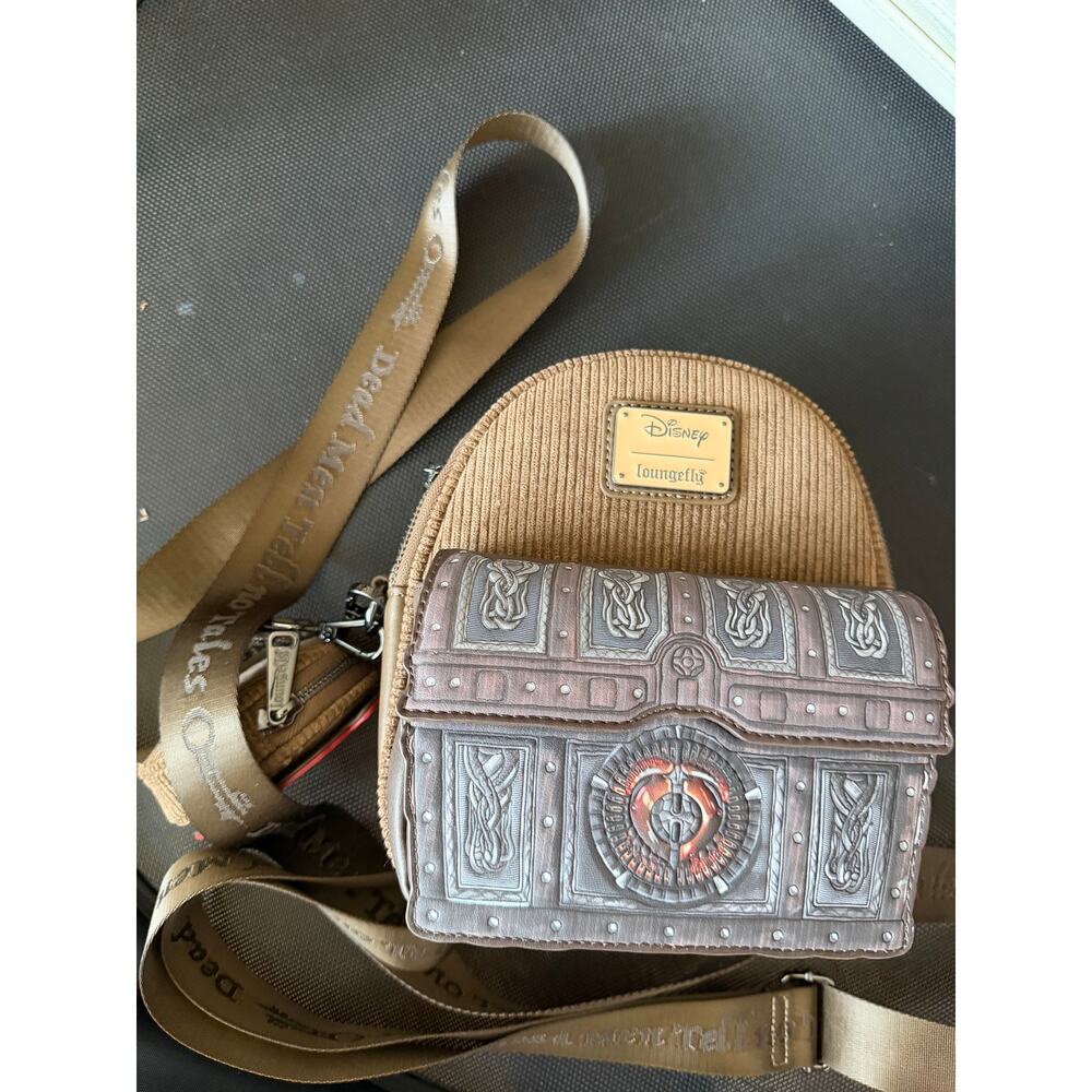Disney's Pirates of The Caribbean Davy Jones Loungefly Crossbody Backpack NWOT - Picture 2 of 8